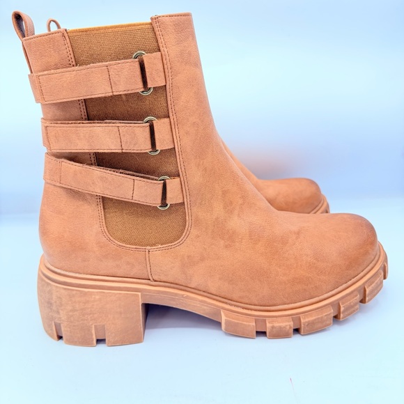 Pierre Dumas Camden Lug Ankle Boots - Picture 1 of 6